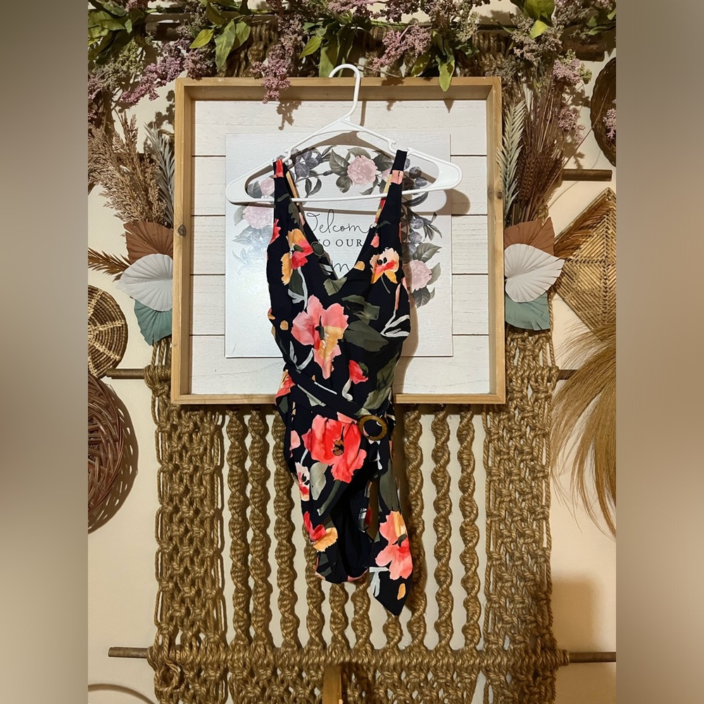 Beautiful seafolly bathing suit size 12